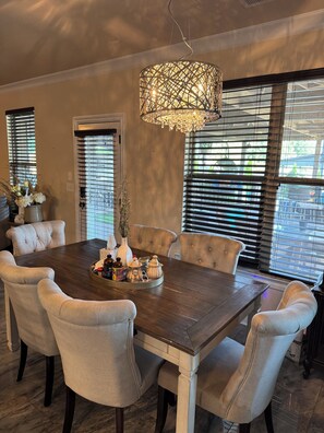 Dining - Cozy 1-bedroom with WiFi and AC in a quiet save neighborhood (Loganville)