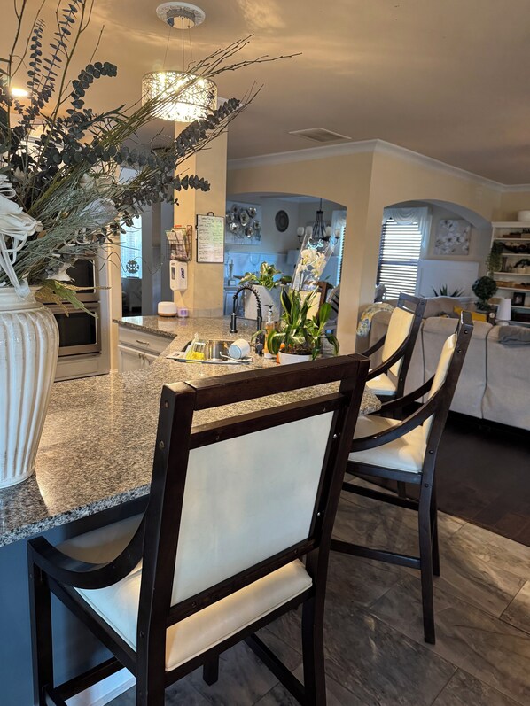 Dining - Cozy 1-bedroom with WiFi and AC in a quiet save neighborhood (Loganville)