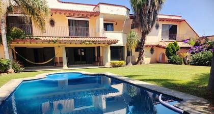 Garden House Chalma with Pool, Billiards and Volleyball
