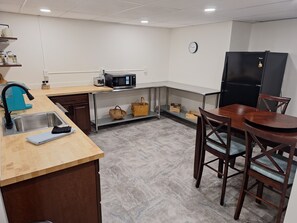 Microwave, dishwasher