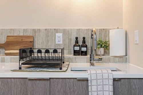 Near Stadiums~Cosy Studio~High Speed WIFI~Roku