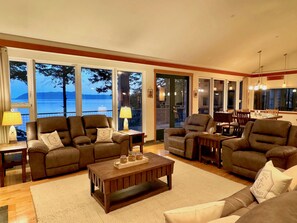 Smart TV, fireplace, books, offices