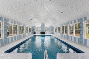 Indoor pool, a heated pool - Relaxing in Nature Retreat - Indoor heated pool, Spa, Art Studio, 5-star Bkfst. (Chipley)