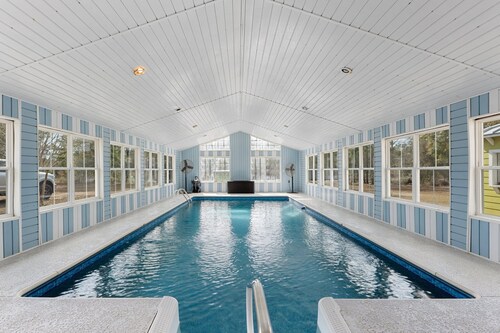 Relaxing in Nature Retreat - Indoor heated pool, Spa, Art Studio, 5-star Bkfst.