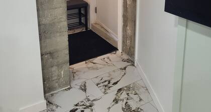 Cozy studio appartement in New Rosemont neighborhood near public transit.