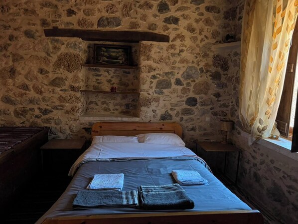 4 bedrooms, WiFi, bed sheets