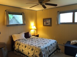 14 bedrooms, bed sheets - 14-bedroom resort in tranquil Paupack. 1885 Farm & Guest House with Game Room! (Paupack)