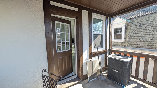 Property grounds - Charming 2-bedroom apartment w/ WiFi, AC in phenomenal Germantown, Philadelphia (Philadelphia)