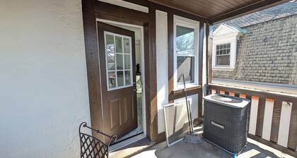 Charming 2-bedroom apartment w/ WiFi, AC in phenomenal Germantown, Philadelphia