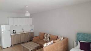 Comfort Quadruple Room, Courtyard View | WiFi (free) - STAR LİFE HOTEL (Van)