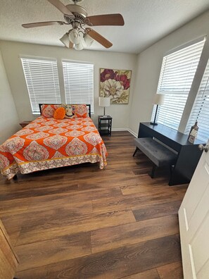 3 bedrooms, iron/ironing board, WiFi, bed sheets