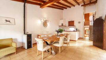 Nhà, 5 phòng ngủ | Khu ăn uống