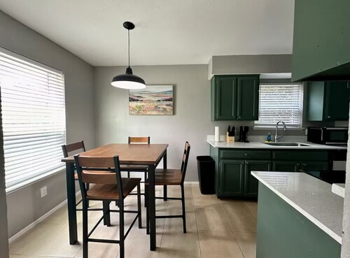 Charming 2-bedroom apartment in lovely Arlington with WiFi, AC