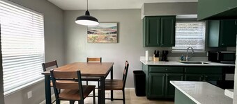 Charming 2-bedroom apartment in lovely Arlington with WiFi, AC