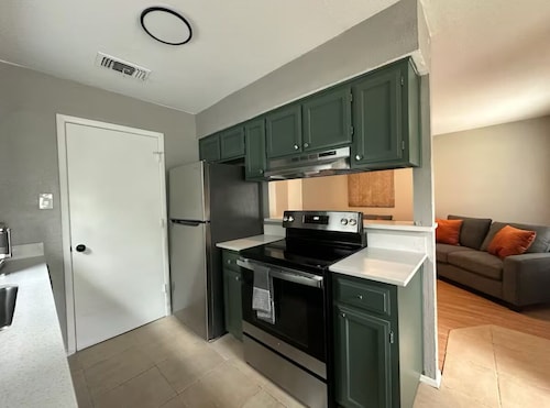 Charming 2-bedroom apartment in lovely Arlington with WiFi, AC