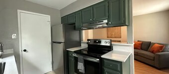 Charming 2-bedroom apartment in lovely Arlington with WiFi, AC