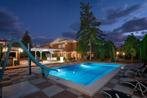 VILLA GRANADA GARDEN DELUXE. POOL AND BBQ