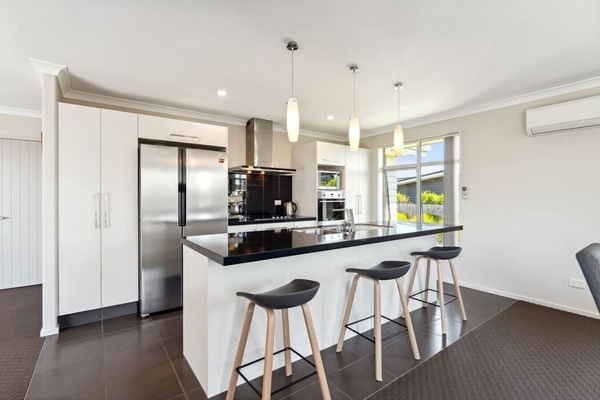 Full kitchen