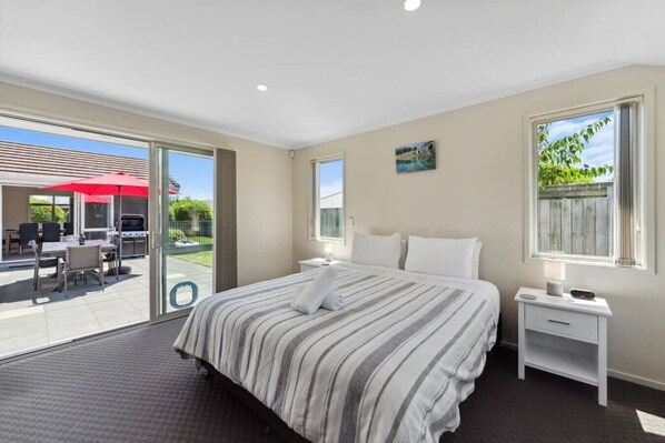 4 bedrooms, iron/ironing board, free WiFi, bed sheets