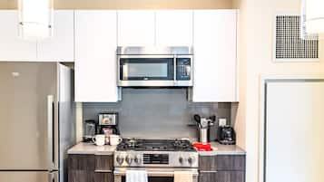 Apartemen, 2 kamar tidur, dapur | Dapur pribadi | Lemari es besar, microwave, oven, dan kompor