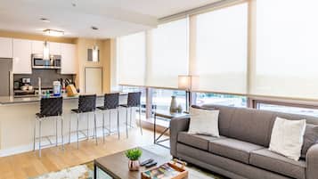 Apartemen, 2 kamar tidur, dapur | Ruang keluarga | Smart TV