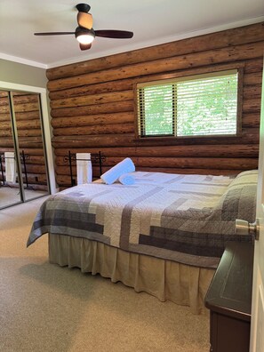 5 bedrooms, iron/ironing board, WiFi, bed sheets