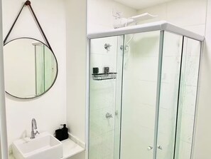 淋浴設備、風筒、提供毛巾、番梘