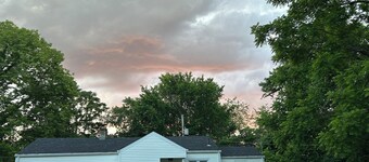 
Private, wooded, and convenient cottage just blocks from SOMC