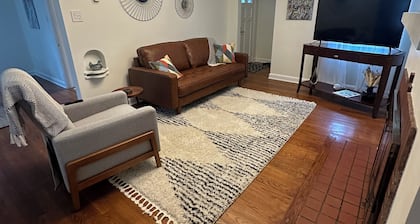 Private, wooded, and convenient cottage just blocks from SOMC