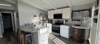 Charming 2-bedroom house in Canyon Lake with WiFi, AC