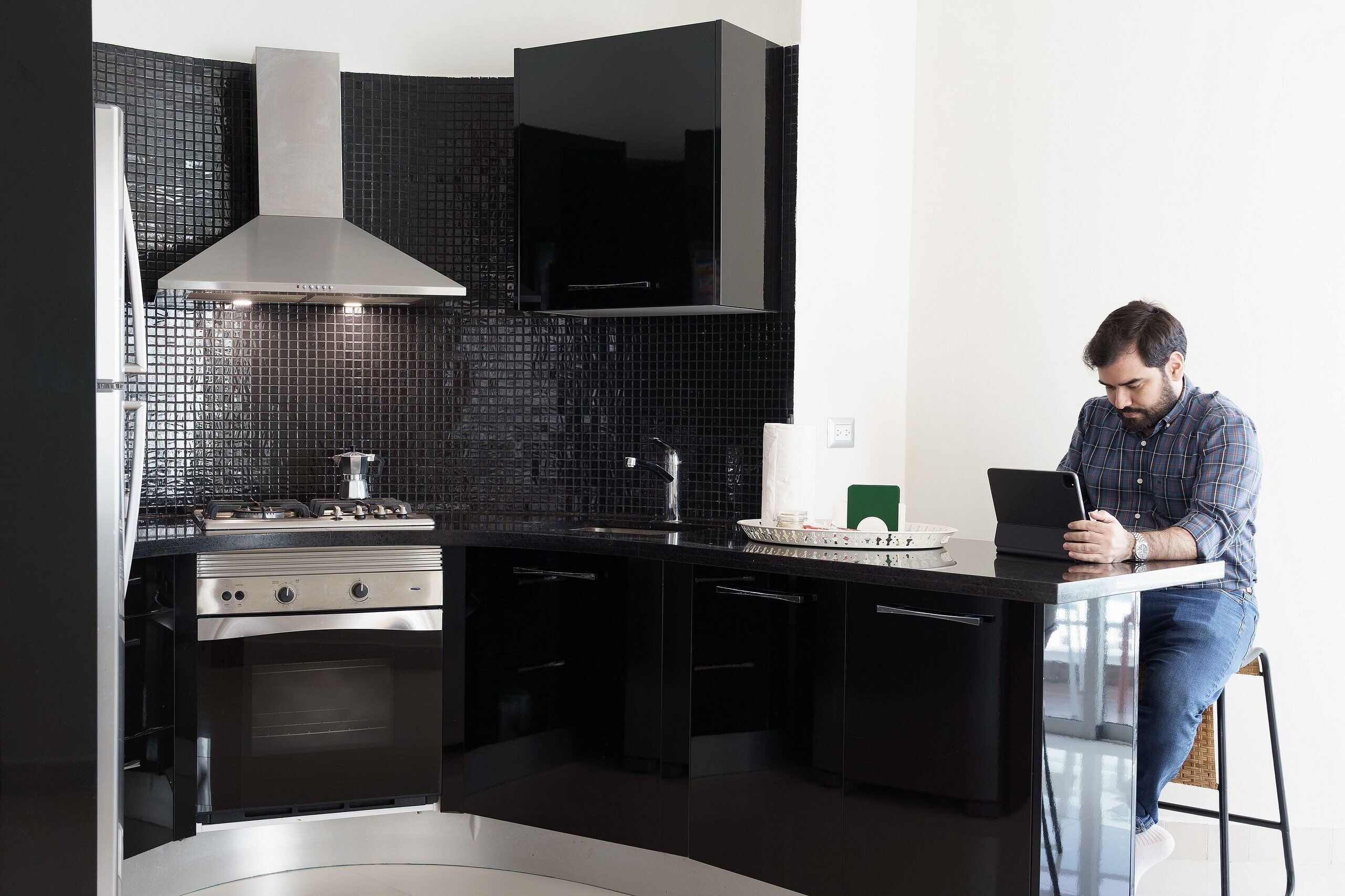 Deluxe Apartment | Private kitchen | Fridge, microwave, toaster, blender