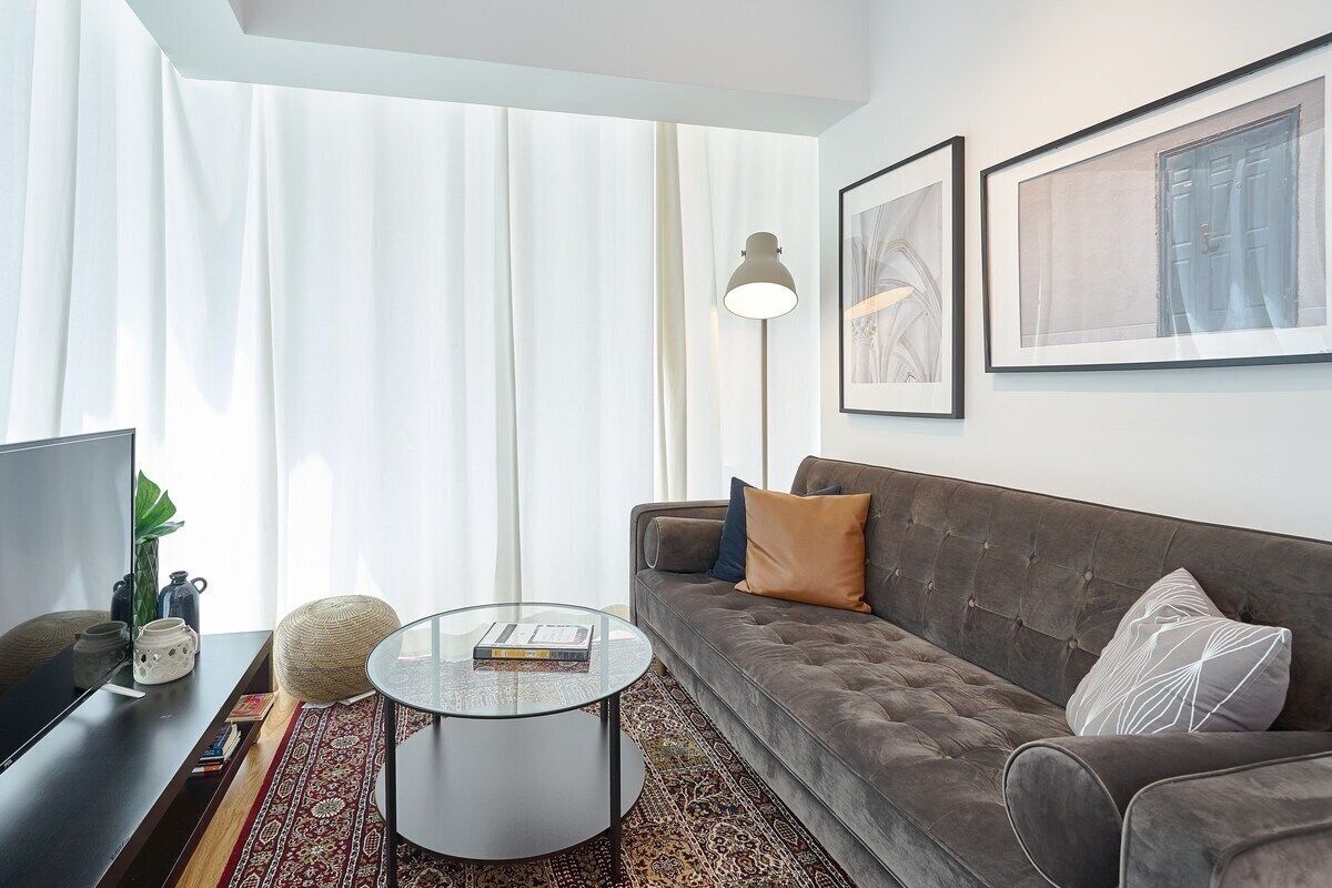 Superior appartement | Woonruimte | Een 45-inch smart-tv met digitale zenders, Netflix en streamingdiensten
