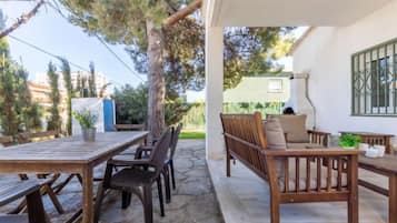 House, 4 Bedrooms | Outdoor dining