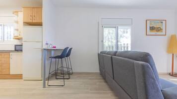 House, 4 Bedrooms | Living area