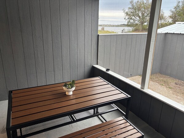 Outdoor dining - ⭐️NEAR LEGOLAND+GREAT VALUE⭐️ Cozy  Cove Stay 1b1b APT, with PRIVATE entrance (Winter Haven)