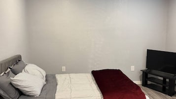 1 quarto, escrivaninha, Wi-Fi de cortesia, roupa de cama