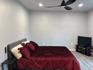 1 habitación, escritorio, wifi gratis y ropa de cama