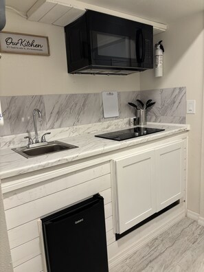 Fridge, microwave, stovetop, electric kettle