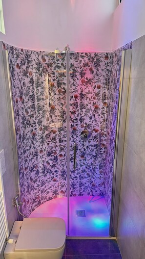 Shower, hair dryer, bidet, towels - House in the historic center of Naples (Napoli)