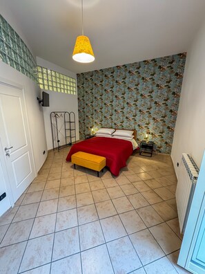 3 bedrooms, WiFi, bed sheets - House in the historic center of Naples (Napoli)