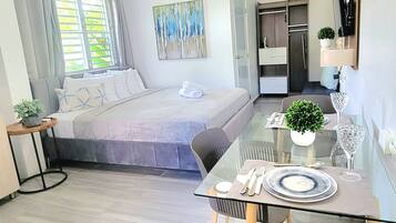 1 habitación, tabla de planchar con plancha, wifi y ropa de cama