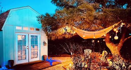 Stunning 3-Bed/2-Bath Villa with Hot Tub, Pool, & Garden in Joshua Tree
