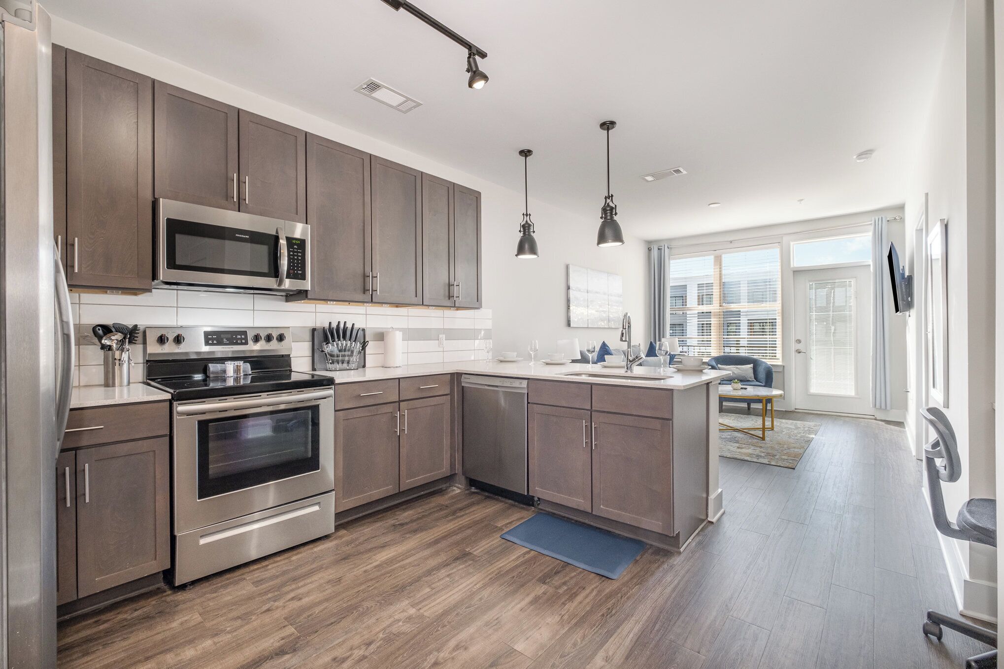 Fridge, oven, stovetop, dishwasher