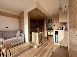 TV, stereo - Glamp Desiree with Sauna in Resort Potatoland (Sencur)