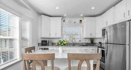 Located 10 mins from the beach! Central Location!