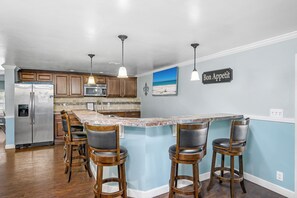 Fridge, microwave, oven, stovetop - Located 10 mins from the beach! Central Location! (Naples)