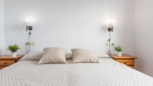 Unclassified image, 5 of 12, button - Global Karina - By Global Rental Holidays 8427 (Peniscola)