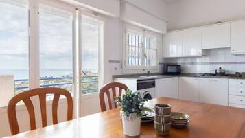 House, 3 Bedrooms, Terrace | Private kitchen