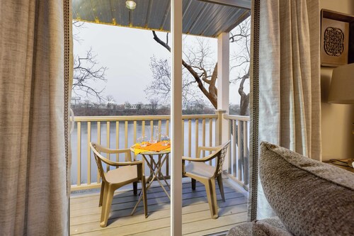 Cumberland River Views, Walk to Broadway, Downtown & Stadium Rockin' Riverfront