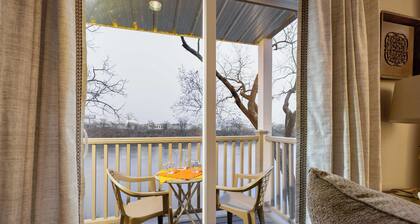 Cumberland River Views, Walk to Broadway, Downtown & Stadium Rockin' Riverfront